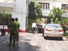 Clip: Công an khám xét nhà bà Hứa Thị Phấn
