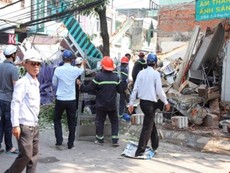 Clip: Sập nhà ở Bình Định, nghi nhiều người bị vùi lấp