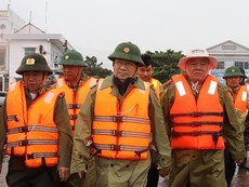 Phó Thủ tướng kiểm tra việc phòng chống bão ở Sóc Trăng
