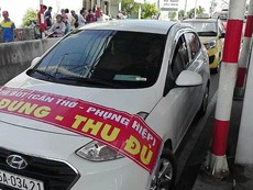Tài xế phản đối thu phí, BOT Cần Thơ-Phụng Hiệp xả trạm