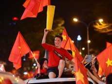 Mr.Đàm, Phương Thanh ăn mừng chiến thắng của U23 VN
