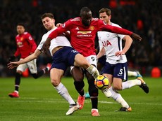 MU thảm bại 0-2 trên sân Wembley