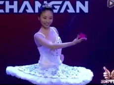 Mỹ nhân vừa múa ballet và biểu diễn ảo thuật tuyệt vời