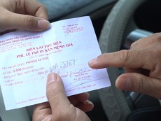 Đậu ô tô trả phí 40.000 đồng/giờ, tài xế nói gì?