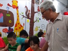 Người thầy bất đắc dĩ của trẻ nhập cư