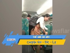 Nữ nhân viên tàu hỏa an ủi khách suốt 1 giờ liền
