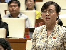 Video: Bà Quyết Tâm lạc giọng khi nói về giờ làm của công nhân