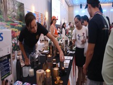Độc đáo hội chợ từ thiện của CLB Lãnh sự