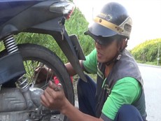 'Đội sửa xe lưu động' Rừng Sác