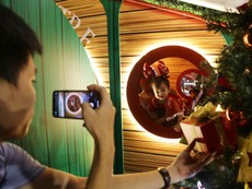 Video: Người Sài Gòn nô nức xuống phố đón Noel sớm