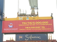 Video: Tân Cảng Cát Lái đón teu hàng thứ 5 triệu
