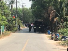 Video: Cảnh sát, xe bọc thép vây bắt kẻ nổ súng ở Củ Chi
