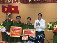 Thưởng nóng cho lực lượng phá vụ xác người trong valy