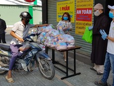 2.000 phần quà hỗ trợ người dân TP.HCM trong mùa dịch COVID-19