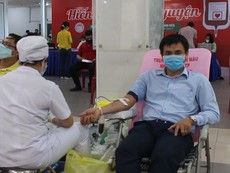Cán bộ khối Dân-Chính-Đảng TP.HCM hiến máu mùa dịch COVID-19