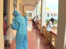 Công an Đắk Lắk nấu cơm phục vụ cho người cách ly COVID-19