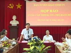 Clip họp báo vụ nhảy lầu tự tử ở trụ sở tòa Bình Phước