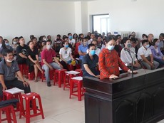 Tòa bác đơn đòi hủy hợp đồng, nhiều người vui mừng bật khóc