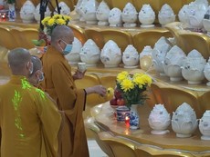 Cận cảnh trong căn hầm đựng tro cốt ở chùa Kỳ Quang 2