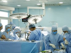 Tim bệnh nhân vẫn hoạt động trong suốt ca mổ bắc cầu mạch vành