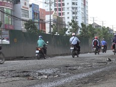 TP.HCM: Bao giờ mới hết những con đường ‘đau khổ’
