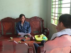 Bãi nhiệm tổ trưởng tổ dân phố giả chữ ký, bớt gạo cứu đói