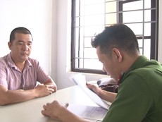 Khởi tố đối tượng dùng giấy tờ giả lừa gần nửa tỉ đồng