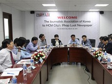 Đoàn Hội Nhà báo Hàn Quốc thăm báo Pháp Luật TP.HCM