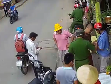 Trộm lồng chim bị đập te tua giữa ban ngày