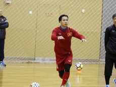 U-23 Việt Nam tập ở sân trong nhà vì tuyết rơi dày đặc