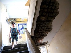 Chung cư Vĩnh Hội có thể sập bất cứ lúc nào