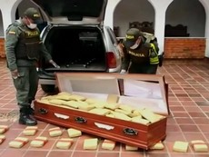 Phát hiện 300 kg cần sa bên trong quan tài