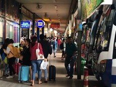 Video: Người dân ào ào lên xe rời Sài Gòn nghỉ lễ 2-9
