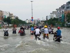 Video: Nhiều nơi ở TP.HCM ngập nặng do triều cường