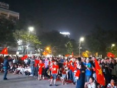 Cổ động viên khắp nơi ăn mừng bàn thắng của Văn Hậu