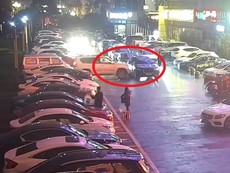 Đâm vào xe người khác 11 lần vì ngáng đường