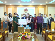 Bộ đội biên phòng tiếp nhận trang thiết bị phòng, chống dịch