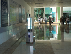 Thử nghiệm robot sát khuẩn tại bệnh viện Đà Nẵng