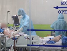 Tổng lãnh sự Anh cảm ơn bác sĩ cứu chữa bệnh nhân 91