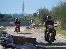 Đà Nẵng: Rác thải tràn ra đường trong khu dân cư
