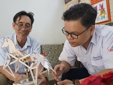 Mong muốn truyền lửa của người thầy ‘ve chai’
