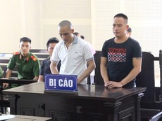 Đôi bạn nghiện đi buôn ma túy nhận mức án 20 năm tù