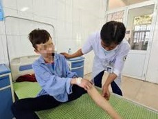 Chủ quán bánh xèo đánh trẻ 15 tuổi có thể bị xử lý ra sao?