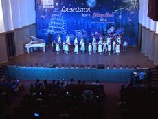Ngộ nghĩnh dàn hợp xướng thiếu nhi hát mừng giáng sinh