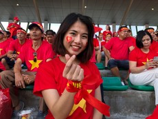Nữ CĐV xinh đẹp dự đoán Việt Nam thắng Thái Lan 2-1