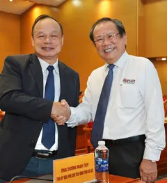 Chương trình 'Cùng ngư dân thắp sáng đèn trên biển' đến với bà con ngư dân Gia Lai