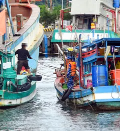 Vùng Cảnh sát biển 4 phát hiện hai tàu cá chở thiết bị VMS của tàu khác