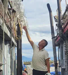 Ngư dân Huế quyết bám biển làm giàu