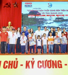 'Cùng ngư dân thắp sáng đèn trên biển' tiếp sức để bà con Quảng Ninh yên tâm vươn khơi, bám biển