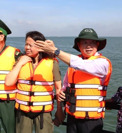 Phó Chủ tịch UBND TP.HCM Bùi Minh Thạnh kiểm tra về chống khai thác IUU 